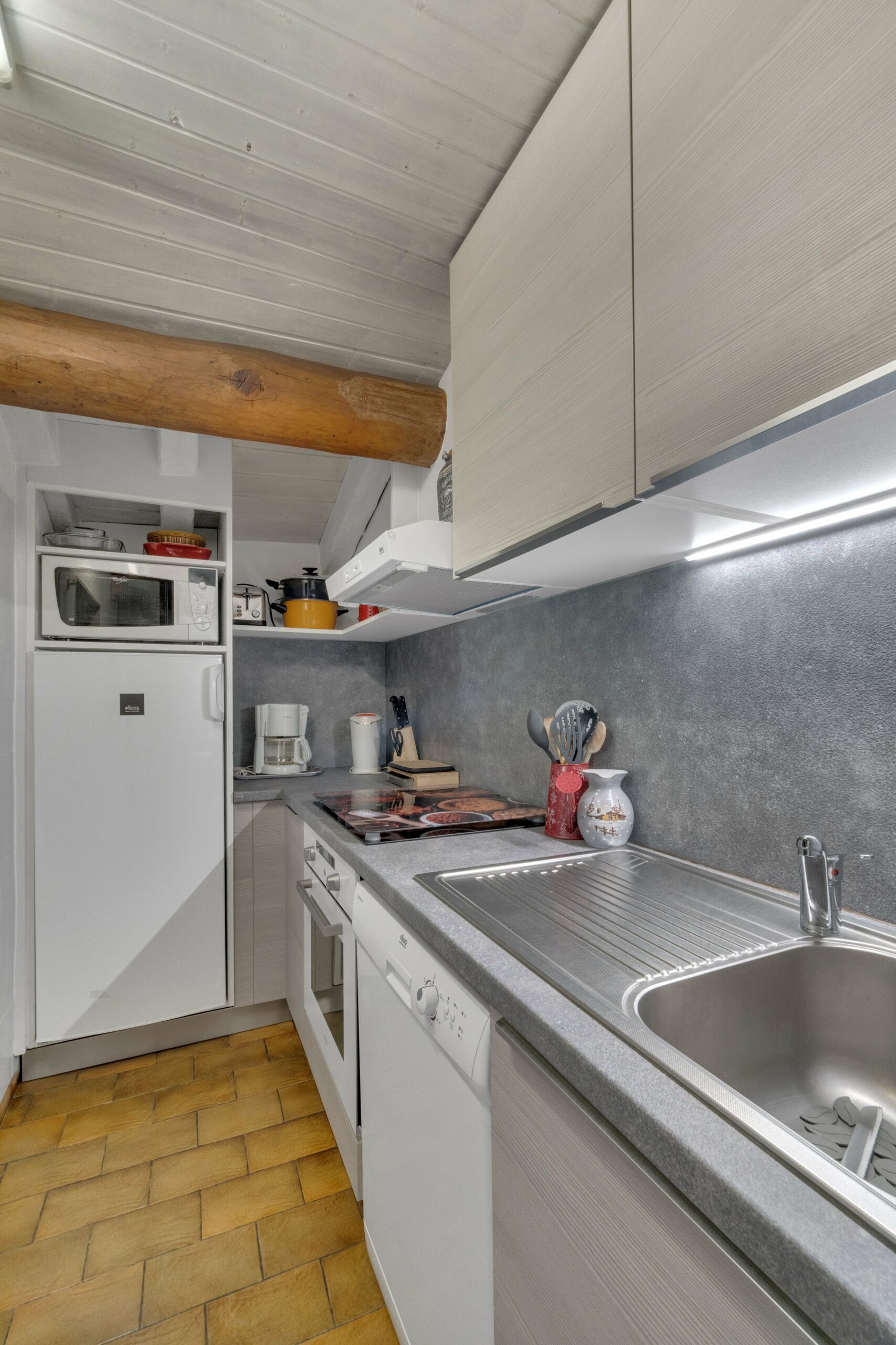 Cuisine fonctionnelle avec ouverture sur salon