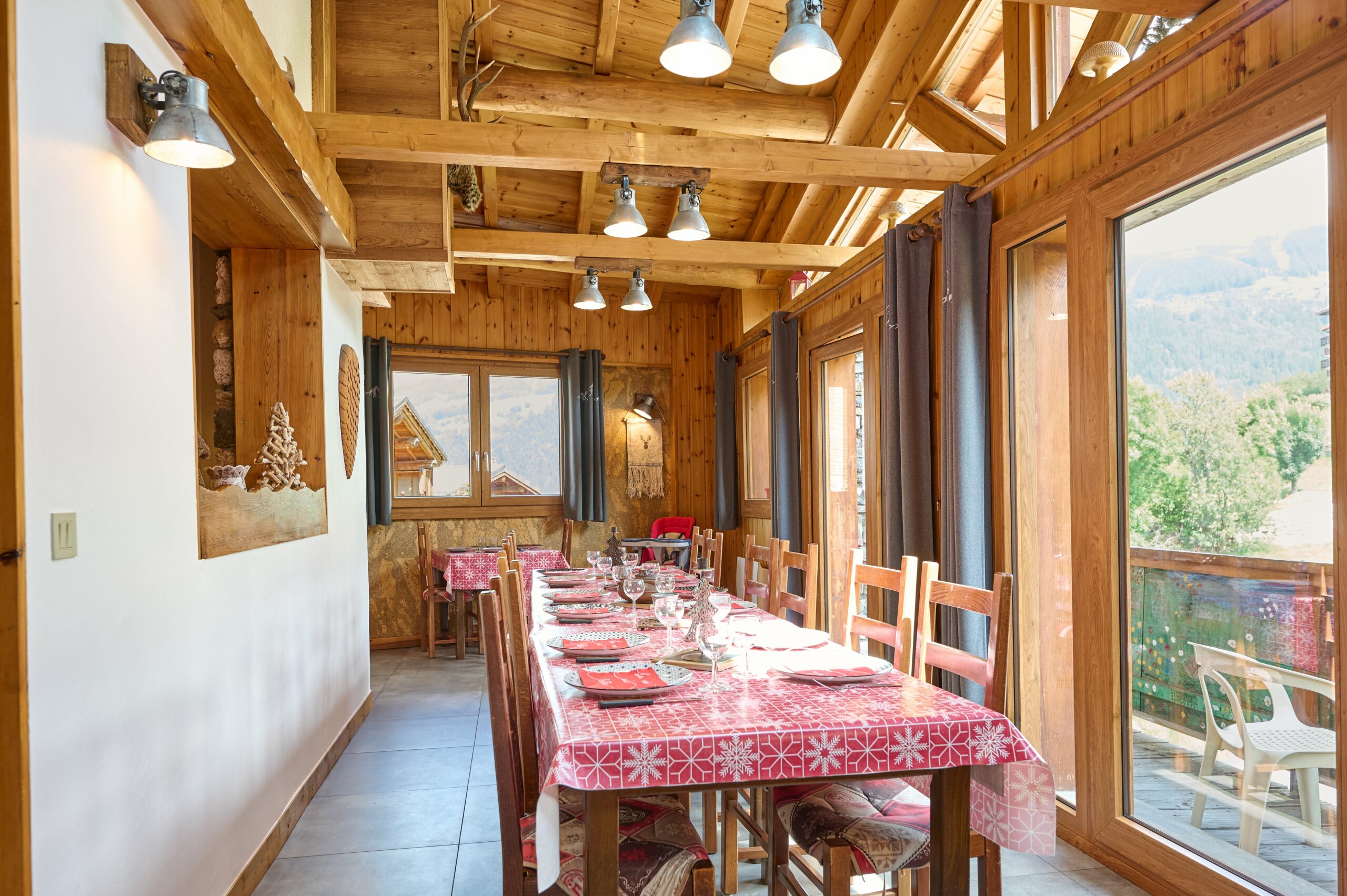 Salle à manger lumineuse