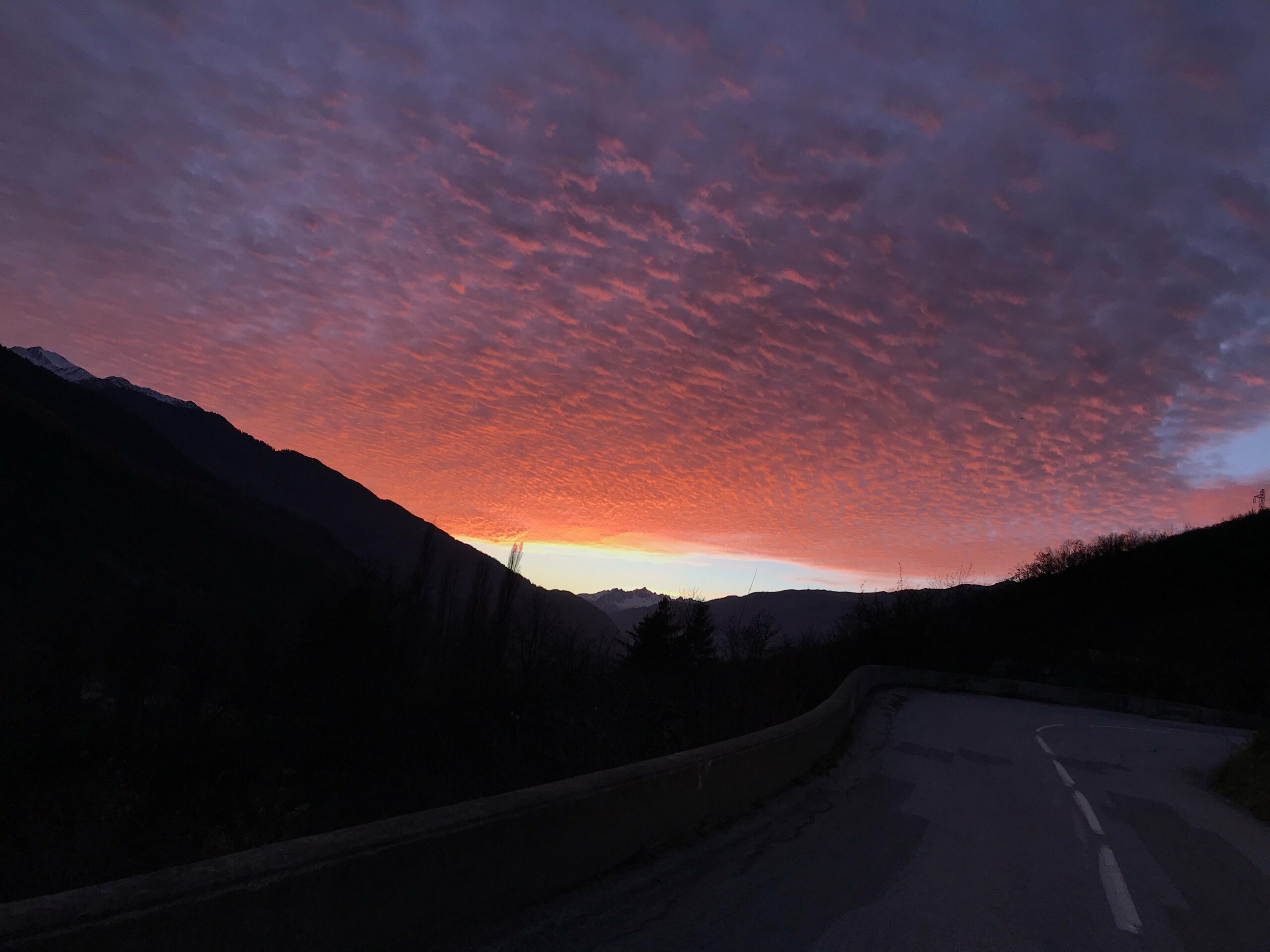Coucher de soleil sur la route