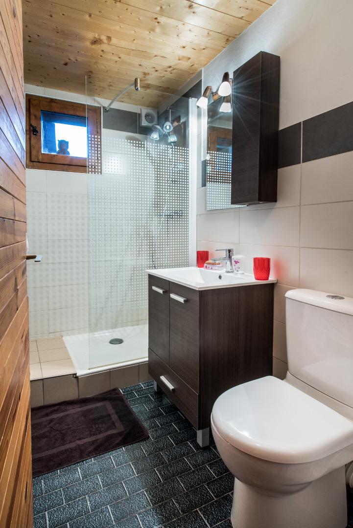 Salle d'eau, chambre Bovate avec wc